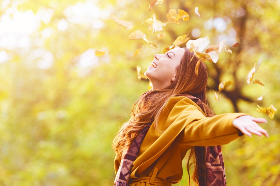 mujer en la naturaleza