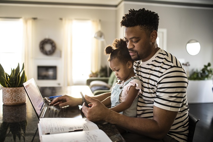 parents usage of smartphone impacting children 