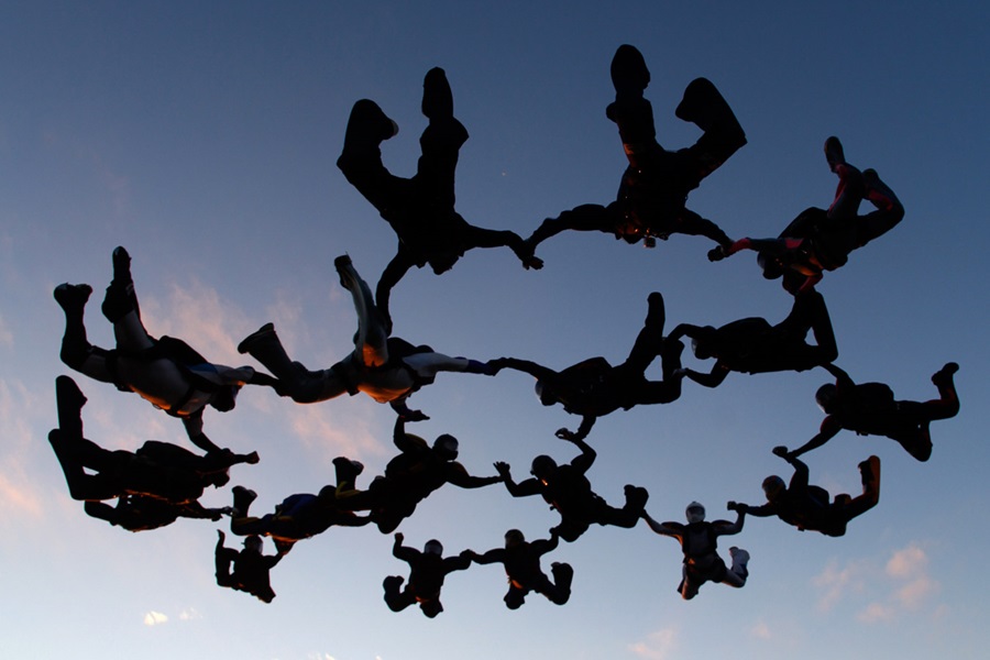 Skydiving formation